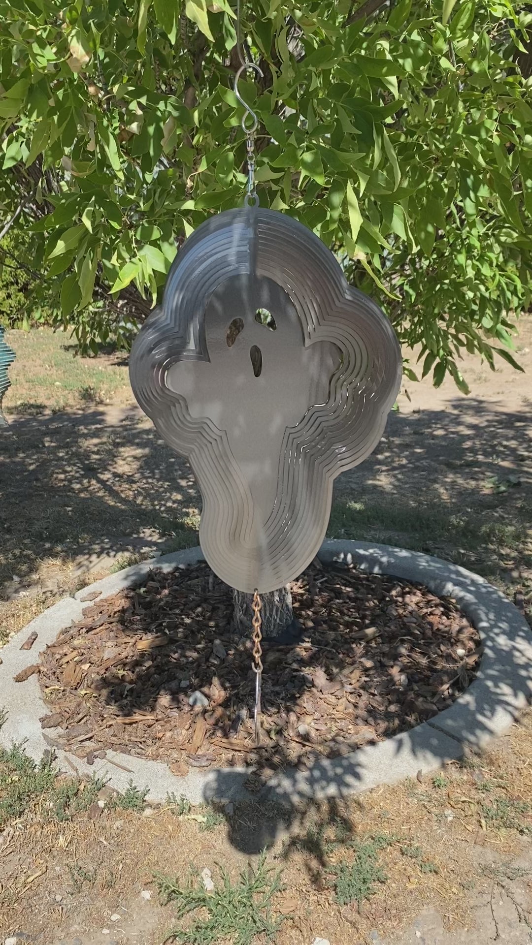 Spooky Ghost Metal Wind Spinner – Halloween Garden Décor