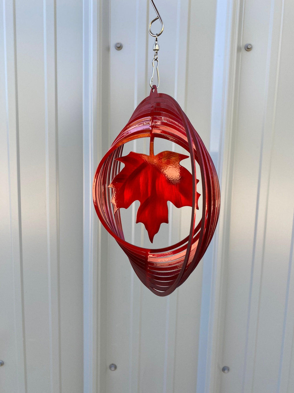Maple Leaf Wind Spinner – Stunning Garden & Yard Decor - RMMDecor