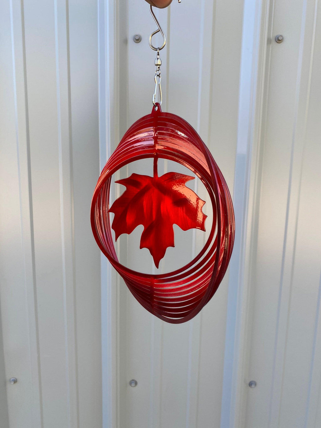 Maple Leaf Wind Spinner – Stunning Garden & Yard Decor - RMMDecor