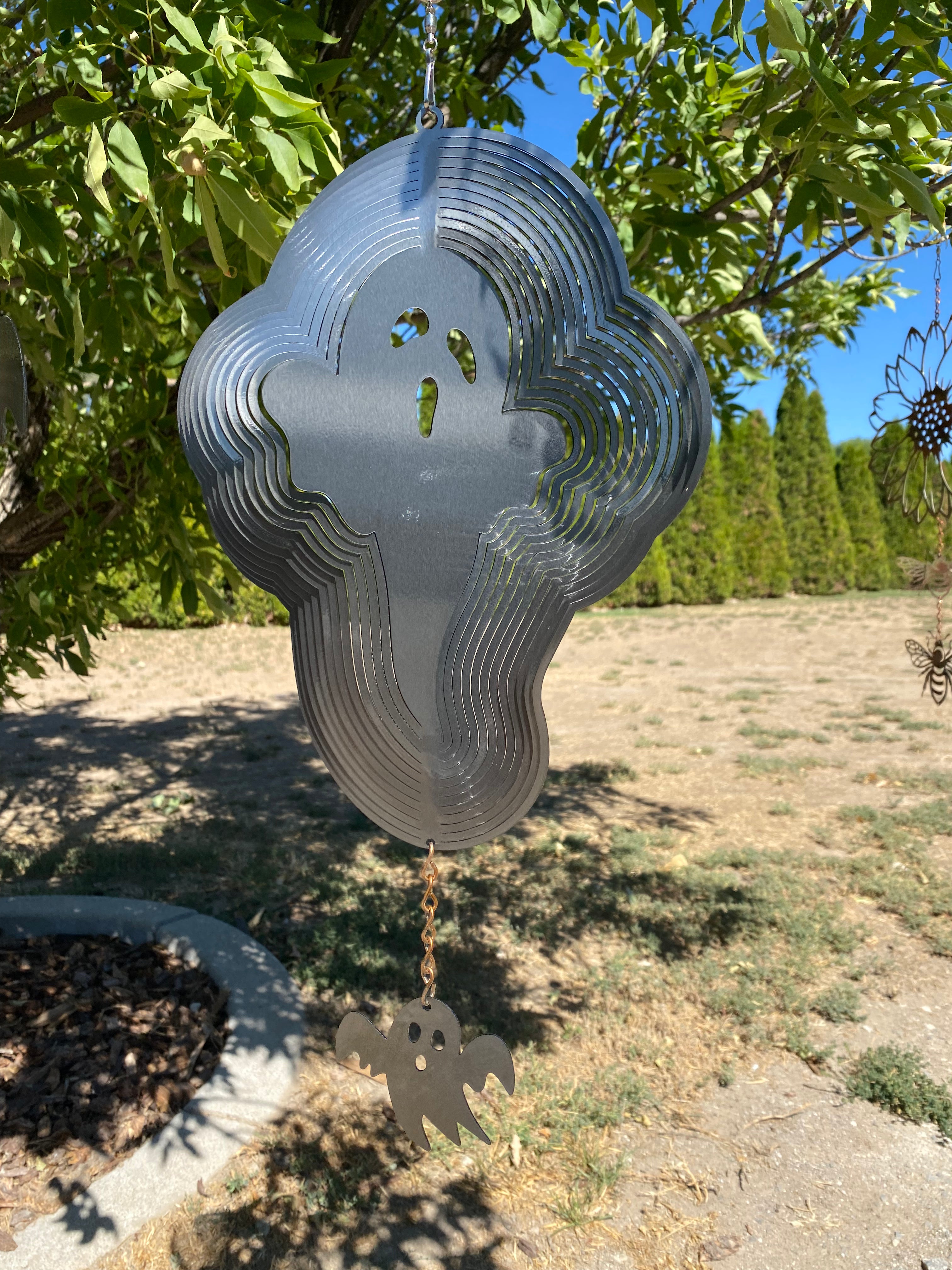 Spooky Ghost Metal Wind Spinner – Halloween Garden Décor - RMMDecor