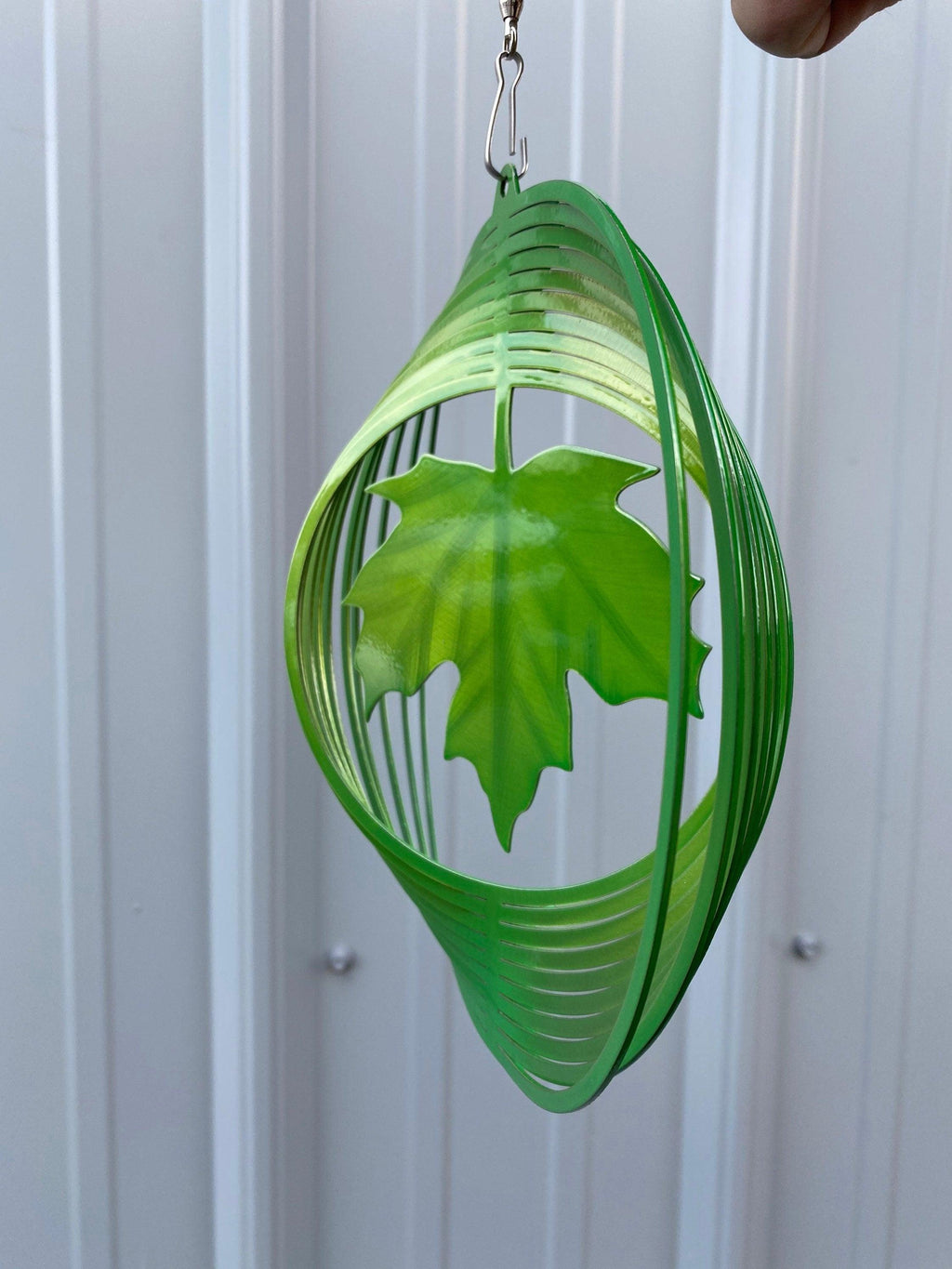 Maple Leaf Wind Spinner – Stunning Garden & Yard Decor - RMMDecor